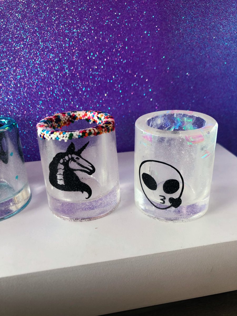 Robles_designs's tweet photo. #Roblesdesigns #resin #handmade #resincrafts #shotglass #alienvibes #unicorn #rainbow #resinart #area51 https://t.co/fhLbTPzJf6