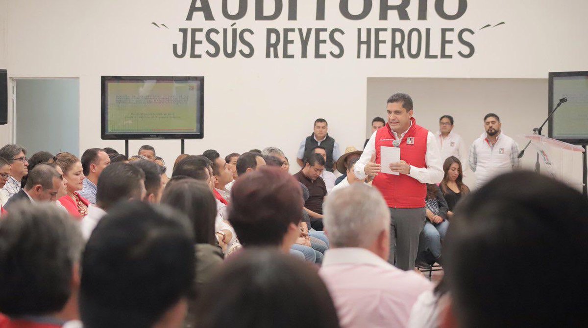 jmvalerapiedras's tweet photo. Un gusto saludar a mujeres y hombres del Comité Municipal de #Actopan. 

¡Nuestro partido se construye con el entusiasmo de la militancia de nuestros municipios!

#PRIelPartidoDeHidalgo https://t.co/75B4A14tIl