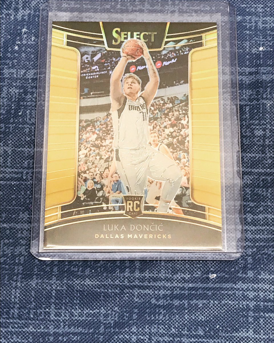 CardsInfinity's tweet photo. Pulled the lulu good rookie #d 10/10 today from select basketball!! π
#goldrookie #lukadoncic #whodoyoucollect #cardsinfinity https://t.co/30ZVQNymxs