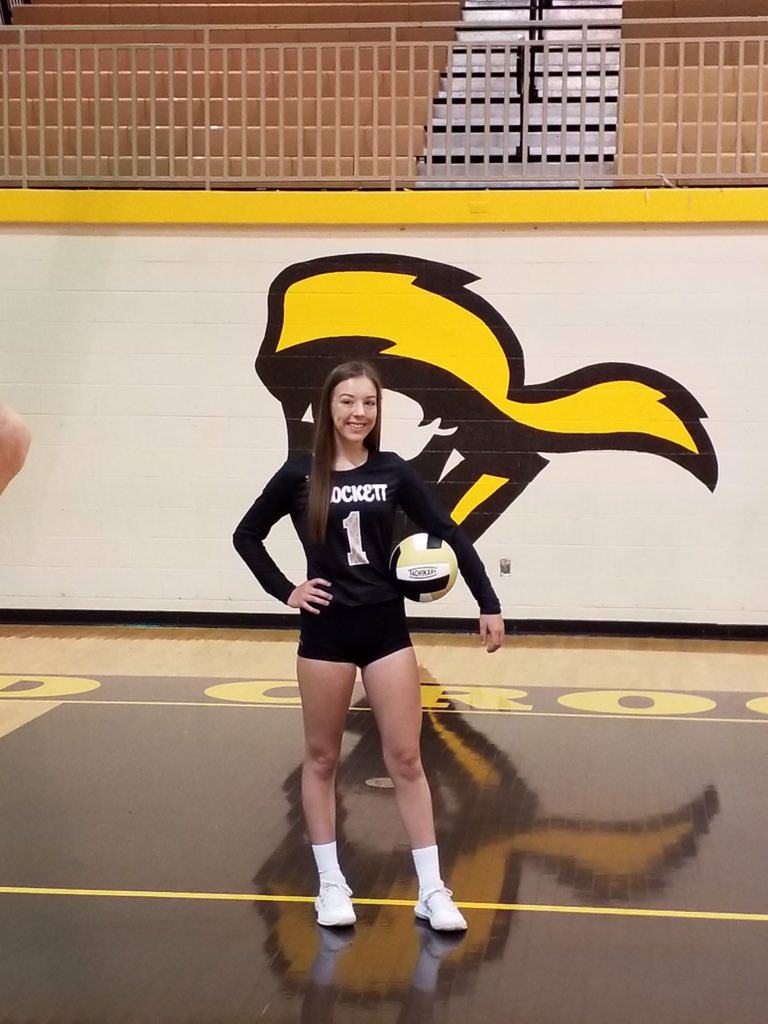 pleasant_amy's tweet photo. #senioryear.  #tryingtoholdbacktears https://t.co/8XM339OWMU