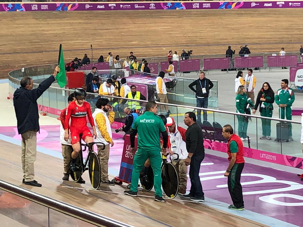 #JuegosPanamericanos2019
#Ciclismo
Medalla de ORO🥇y nuevo récord panamericano en la prueba de velocidad por equipos femenil 🇲🇽🎉👏🏻🚴🏻‍♀