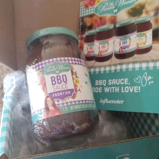 Shanee49's tweet image. Got this amazing BBQ sauce from @influenster and @thepioneerwoman I would recommend to anyone the loves sweet and a little spicy #BBQbyRee #complimentary