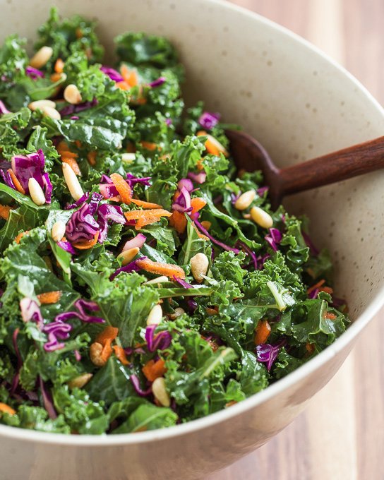 schalke_usa's tweet image. #NowEating Vegetarian salad with chopped romaine, shredded broccoli, red cabbage, herb crouton crumble, celery, carrots, green onions, parsley and a creamy garlic dressing. It's *so* good! #GoVegetarian #EatSalad
