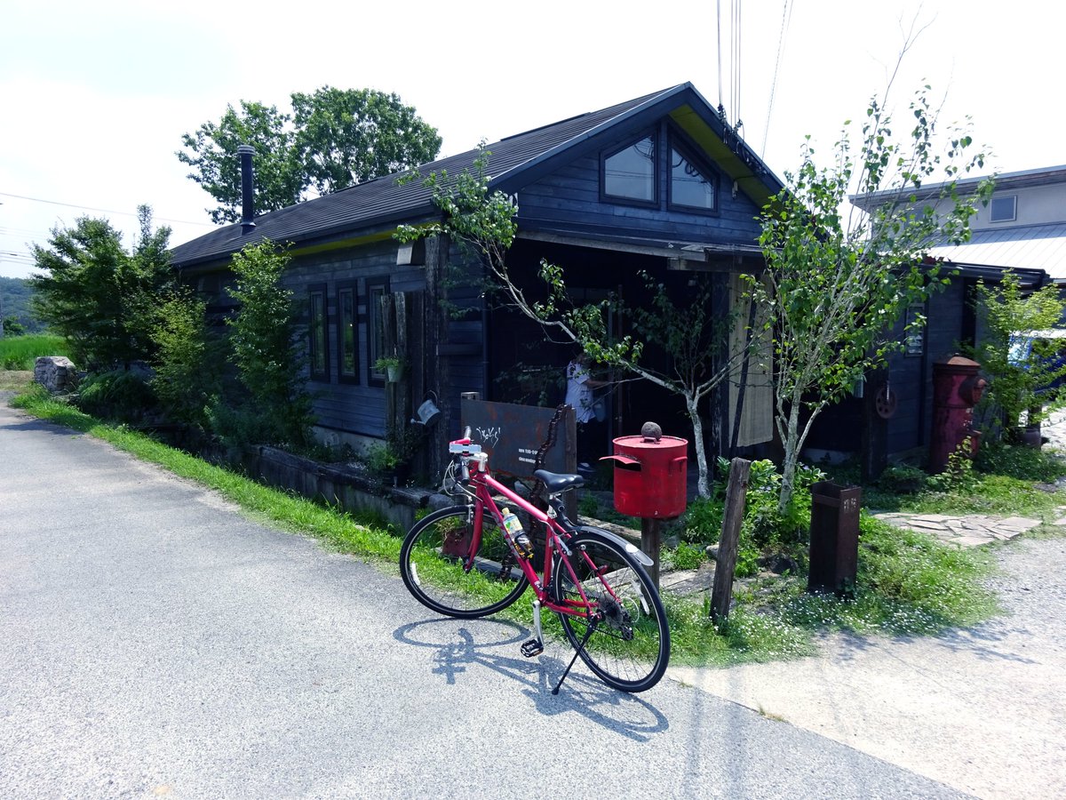 「自転車で山登って、山と田んぼに囲まれたカフェーへ言ってきました夏をめちゃ満喫でき」|懐中電灯（たかさん）のイラスト