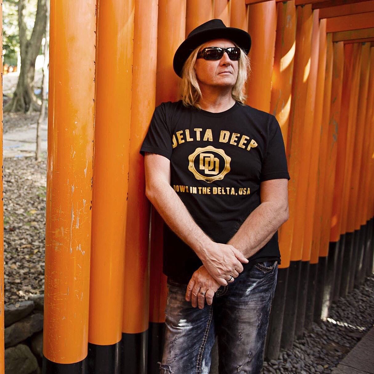 Wishing Joe Elliott a very Happy Birthday today  