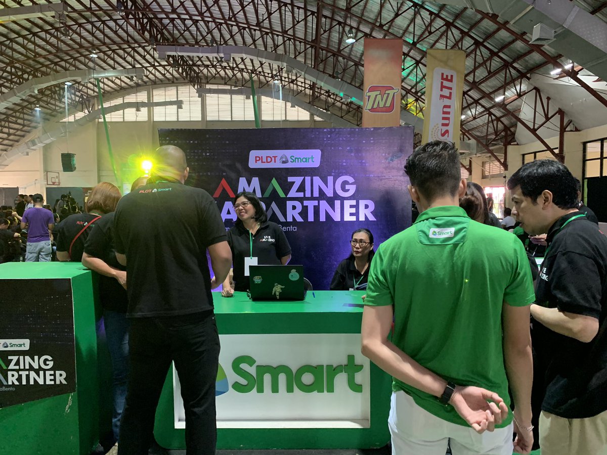 SmartNewsroom's tweet photo. Stay tuned for the PLDT-Smart Amazing Ka-Partner retailers convention! Load sellers have gathered here at Leyte Academic Center for a day of entertainment, games, and exciting prizes. #PLDTSmartAmazingSaBenta #SmartKaPartner https://t.co/fSovoxEJJS