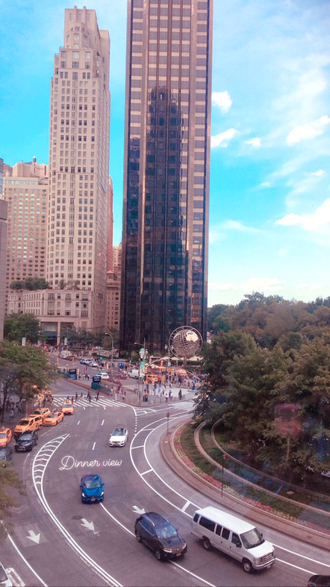 Damagedcupcake's tweet photo. My view at dinner tonight was beautiful. ❤️ #bluebirdlondon #timewarnerbuilding https://t.co/eFJIieSad4