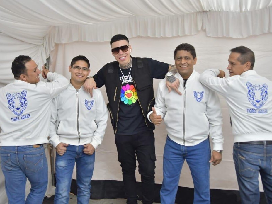 Estamos muy contentos por la invitación de nuestro amigo JP de hacer parte de su show en el concierto histórico #CaliFlowFest junto con #WisinyYandel, #Chencho, #Ñejo, #Cosculluela, entre otros. 

Gracias a todo el público asistente por la buena vibra. 🔥🔥🔥💪
#Reggaeton
