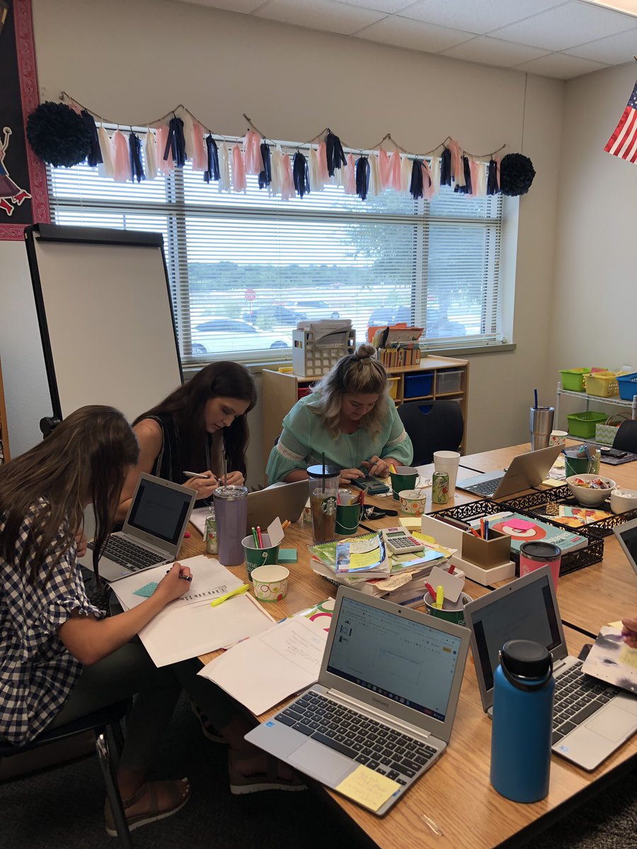 marilisa_k81's tweet image. Great afternoon of learning @allenelem with our wonderful new teachers!! So excited for the new year!!  #FISDlearn