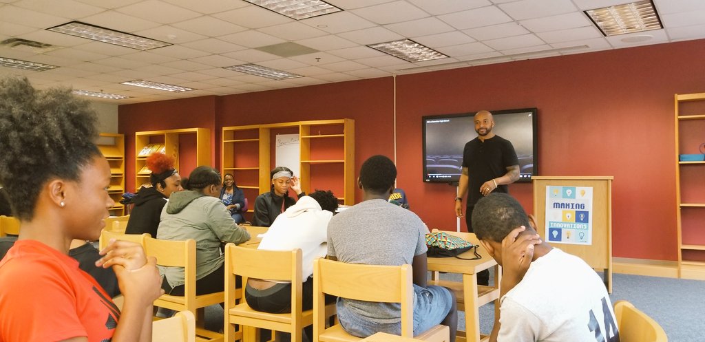 englishfirefly's tweet image. Not only was this week at SAHS informative, it was essential in helping @APSsatlanta @3DEschools Freshmen transition successfully to high school. #transcripts #googlesuite #communication #3DE #safety #somuchmore #we❤ourfreshman #HS101