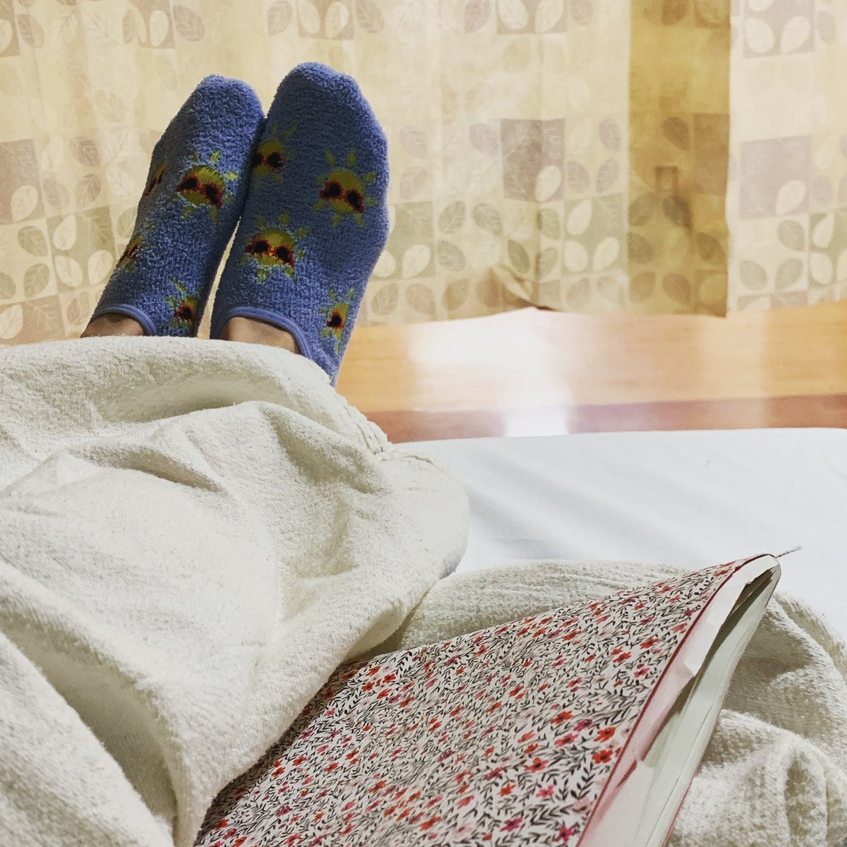 UnstuffedAlyssa's tweet photo. I love fluffy socks. I'm back in the hospital hoping I get things resolved quickly. I've got things to do and people to see!
#IBD #crohnsdisease #ostomy #chronicillness #patientcoach #spoonielife https://t.co/ZdcOSUURic