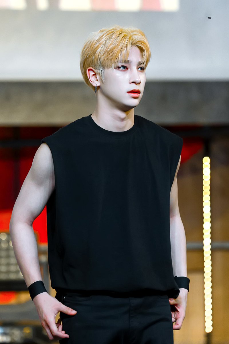 991207_21g's tweet photo. 우리 미국와기한테 나라주세요👊🏻
#이한결 #ハンギョル #LEEHANGYUL #X1 #엑스원 https://t.co/Hx3Xuz9Kof