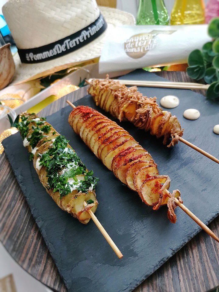 voo_fr's tweet photo. Bravo à MyriamT , élue Best Ambassadrice #DinerDéfi qui remporte donc un barbecue d’une valeur de 500 euros !
Merci d’avoir partagé ces recettes pleines de fraîcheur et de jolies moments de convivialité en famille avec les pommes de terre primeurs :)
#DinerDefi https://t.co/DmskmcLwRB