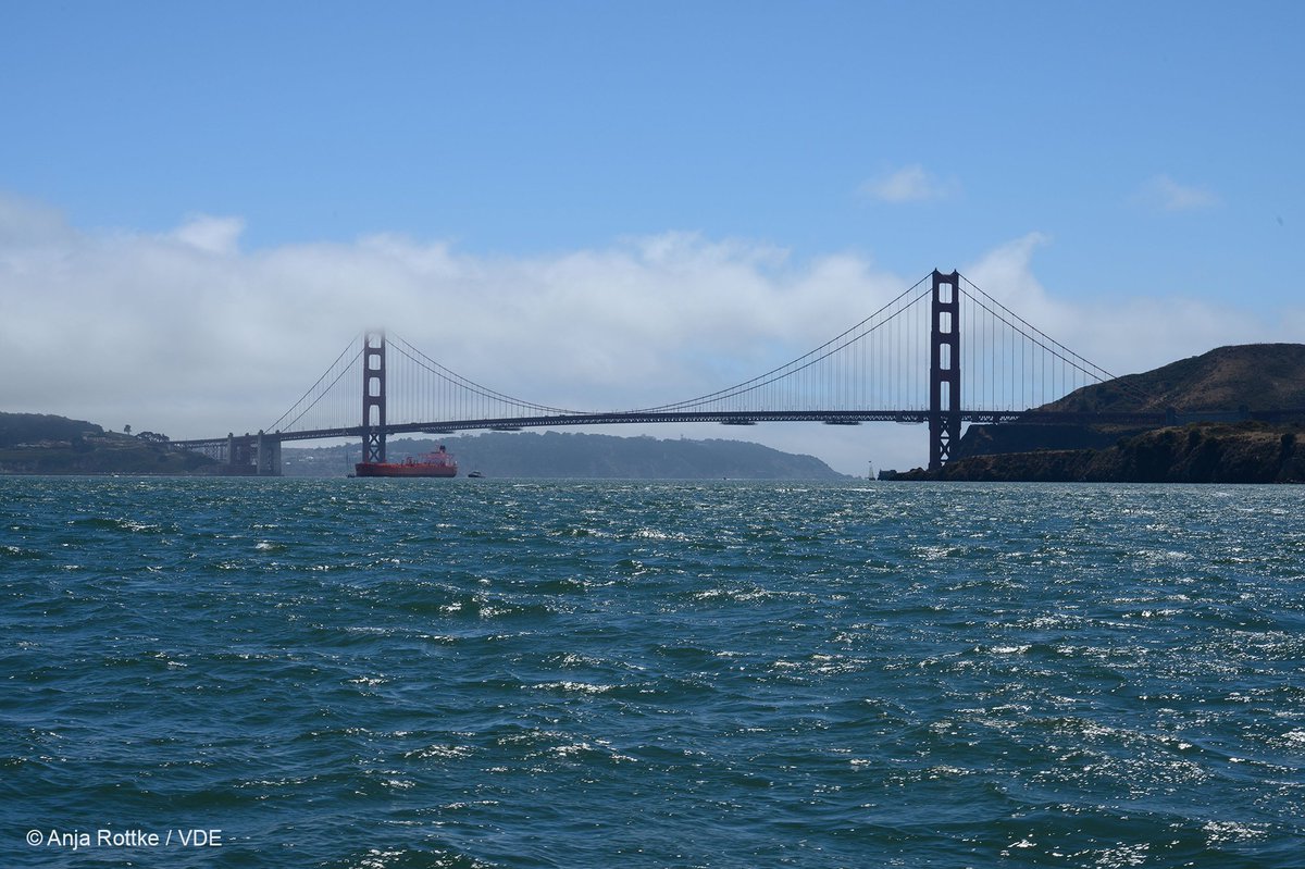 VDE_Group's tweet photo. The “e-diale Zukunft Challenge 2018“ winner team from HKK Bionics continues its tour through #California. This time with sightseeing in San Francisco and a sailing trip in the bay area. Thank you to our colleagues at VDE Americas for organizing the trip!
#VDE #ediale #worldwide https://t.co/sRgE9Njzeq