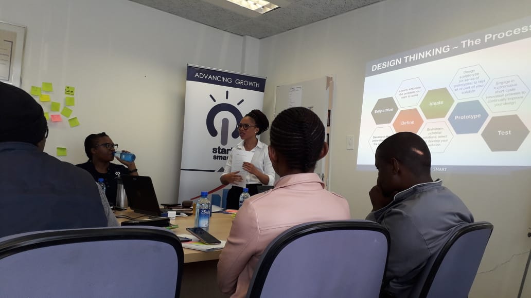 startsmartLes's tweet image. #designthinkingworkshop currently underway with our facilitators explaining stages of #designthinking 
From Empathy, Define, Ideate, Prototype &amp;amp; Test