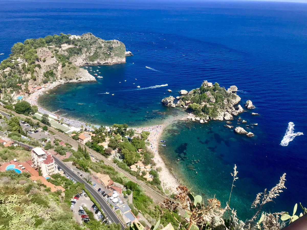 Yesterday we took a walk to one of the viewpoints in Taormina and this was the view. There are numerous beaches here some private some public but just look at the colour of the water 🌊 ☀️ 🏖 #blueeyetravel #travel #travels #italy #taormina #sicily #sun #sea #sand #beach