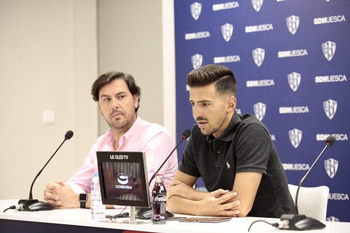 Juan Carlos Real, en su presentación con el Huesca (Foto: @SDHuesca).