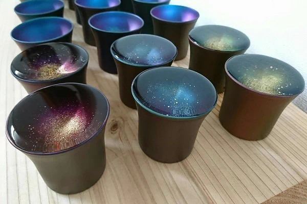 お酒を注ぐと星空が浮かぶ酒器「宙COCORO」。お酒がおいしくなりそうです。