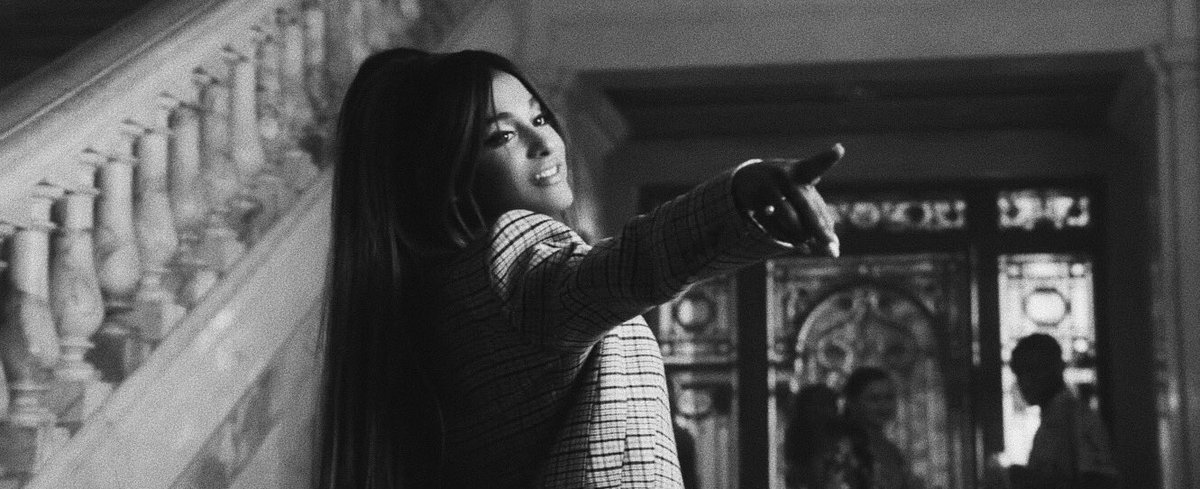 bemysweetener's tweet photo. Ariana is that bitch  #Boyfriendtonight https://t.co/ehCppVNc3N
