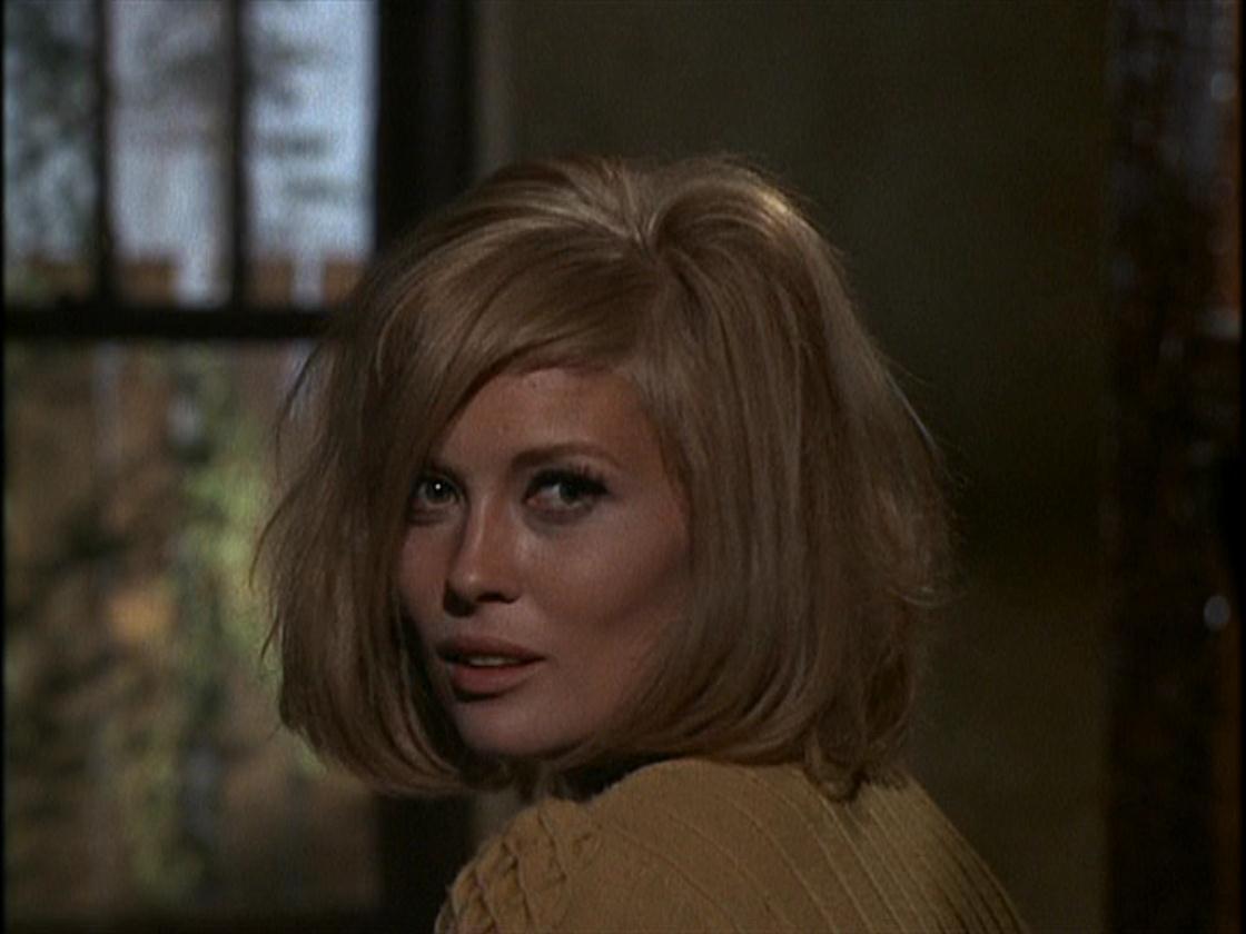 PranavHundekari's tweet photo. The 1980s Japanese (J-Pop) look is just Faye Dunaway in Bonnie and Clyde. https://t.co/ySmg2NzuLb