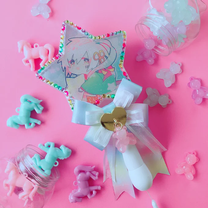やっとプリキュアになれたからせっかくだからと思って映え写撮ったけど撮ってる人パンイチなんだよなあ 