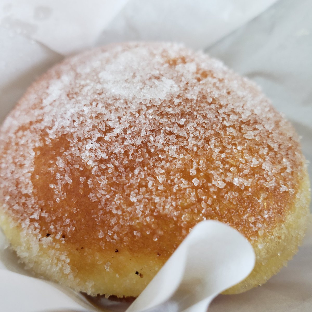 yukapaso's tweet image. デスクトップPCが突然壊れ急遽ゲーミングPCを買いに走りました😭
よってWindows7から10になり使いにくすぎなので💦Classic ShellというWindows7風にする有名なソフトを入れてみたら7というよりWindows95風なスタートボタンに（笑） 
食べ物の写真はポルトガルのお菓子でマラサダ🍪

#ClassicShell