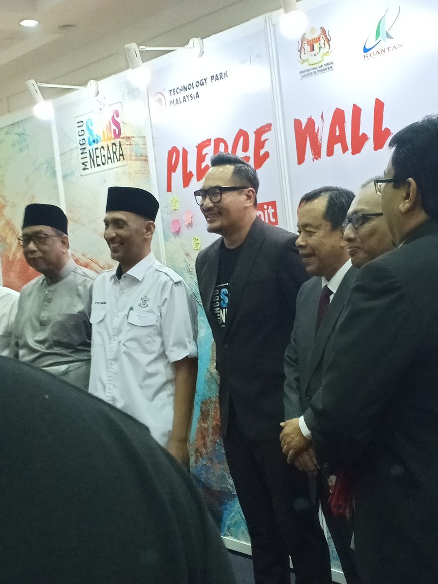 Kumpulan Sinar KIK  <a href="/ckepahang/">CKE JKR Pahang</a>  <a href="/JKRPAHANG/">JKR PAHANG</a>  <a href="/JKRElektrik/">Cawangan Kejuruteraan Elektrik Ibu Pejabat</a>  menyertai pameran sempena Minggu Sains Negara Pkt  Negeri Pahang di Dewan MPK Kuantan 2-3 Ogos <a href="/JKRMalaysia/">JKR Malaysia</a> .