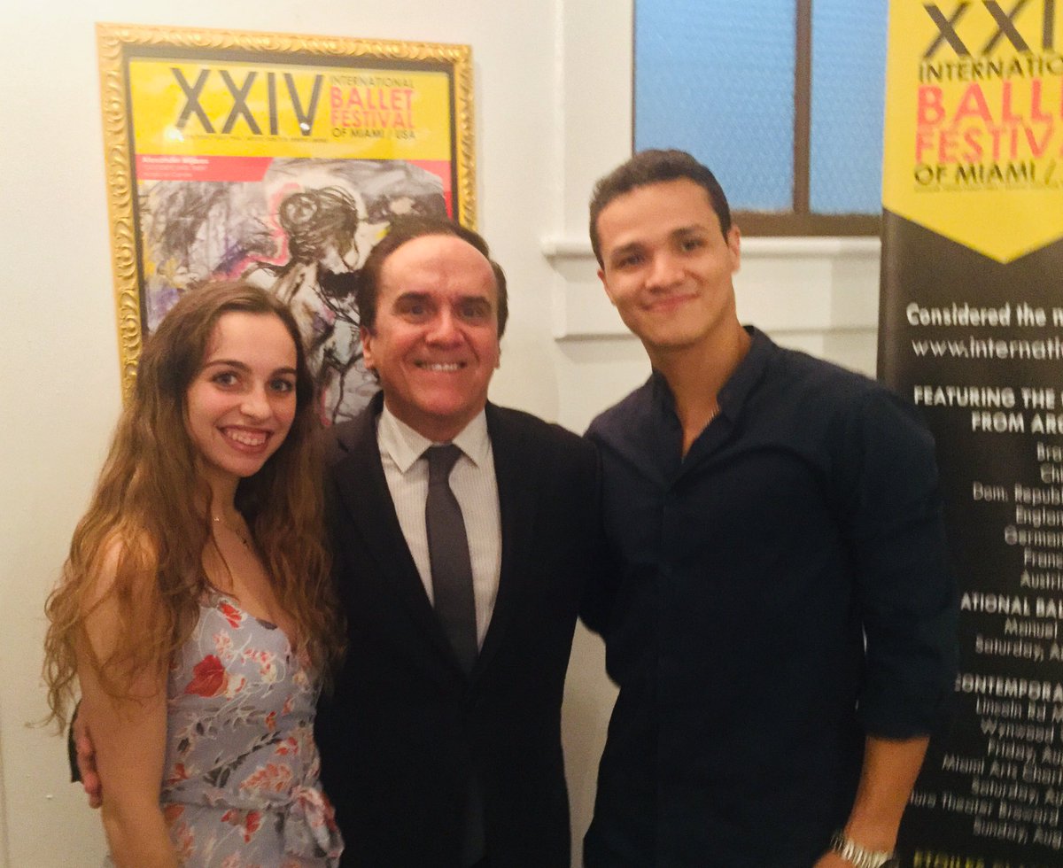 ortaquechel20's tweet photo. Hoy @MiamiHCAC en actividad colateral @intballetfest 2019... encuentro con @SoliehS y #AndreaDiaz, bailarines del Ballet Nacional de Panama que actuarán en la Festival Youth Gala este sábado 3 de agosto @ArtimeTheater #ballet #festival @INACpanama @artburstmiami @DanzadanceOrg https://t.co/8xnzg4D3jX