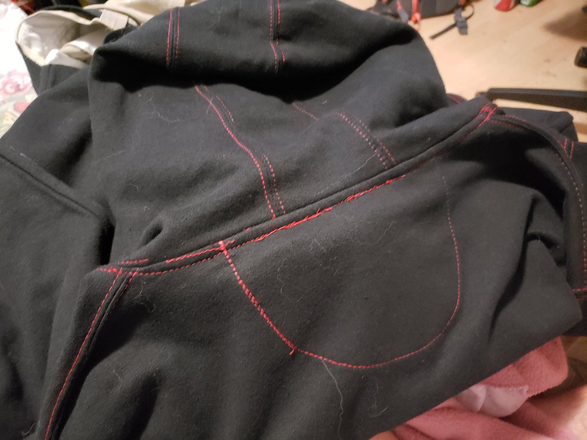 leevishigh's tweet photo. Hey @Fanatics, how do I get this sweater replaced or fixed. Payed about a dollar or two less for a great Nike sweater other day and this sweater's hood looks nothing like it. https://t.co/39UzpbIOpM