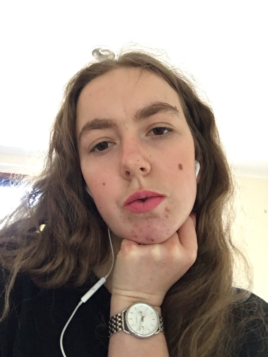 battlewoundscar's tweet photo. Iโm very late but this is the first time Iโve worn makeup since Sydney; in an unsurprising turn of events I feel hot and I stan 5sos #5SOSSINGLE https://t.co/cpJdoT4VC6