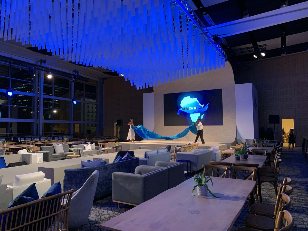 Not only were multiple panels of fabric utilised to bring this years theme to life, but the concept was linked throughout the <a href="/Sanlam/">Sanlam</a> Future Leaders and Senior Managers Conference -- with performers also making use of vibrant blue material during their duet.