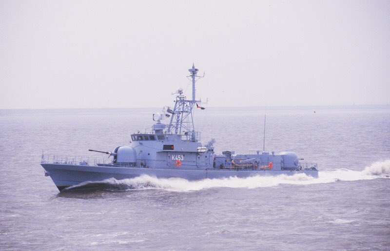 At around 04:30, the patrol vessel Sanbouk, the one vessel out on patrol, sent an urgent message to al Qulayah reporting Iraqi vessels & helicopters on her radar scope. Frustratingly, Sanbouk was unable to immediately engage the targets as all vessels had previously