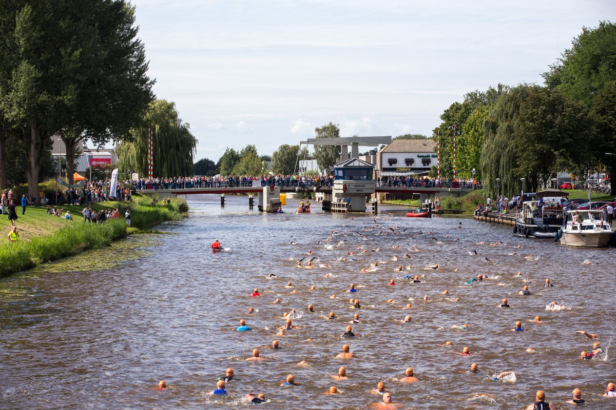 sportflevo's tweet photo. Al 523 inschrijvingen voor Triathlon Noordoostpolder op 25 augustus! De kwart zit vol, de 1/8e bijna, maar er is nog wel plek op de halve, 1/16e en Business triathlon. Met een uniek fietsparcours gedeeltelijk over de N50. #TriFlevo #flevolandsportzomer https://t.co/GQZPA7zl5Q https://t.co/mRoTdxlzhu