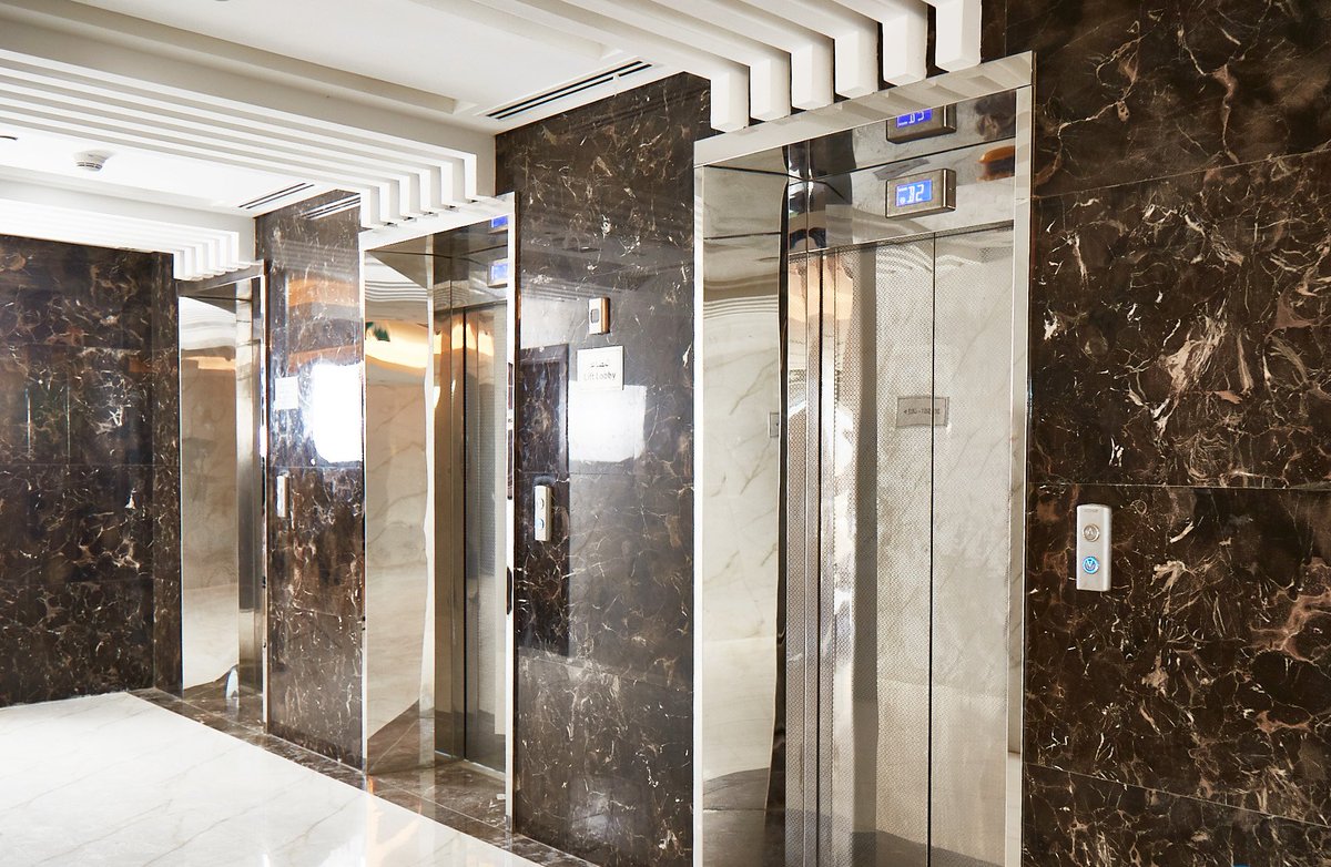 DopplerSA's tweet photo. Travel as high as you wish!

Our destination for this week is the modern and cosmopolitan Abu Dhabi, UAE. A Traction Passenger TR_MR of 1000kg / 1.75 m/s / 16 stops / 60000 mm was installed at Al Raha Beach Residential building.

#DOPPLER_SA #ElevatingYourWorld https://t.co/fSAt4Uv3nm