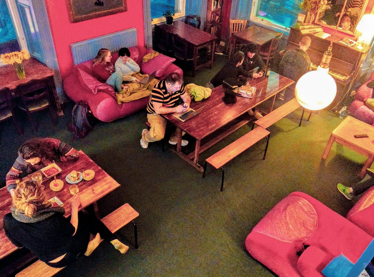 _WillyWallace's tweet photo. Did you ever try our couches 🛋️ ? Or our piano 🎹🎵  ? 

Tag 🏷 a friend of yours who's gonna love to join you in in our lovely city.

Tap on the link in our bio and book your room 🛏️ !!! 

#scotland #stirling #hostellife #willywallaceexperience https://t.co/SvoAL9EP8Z
