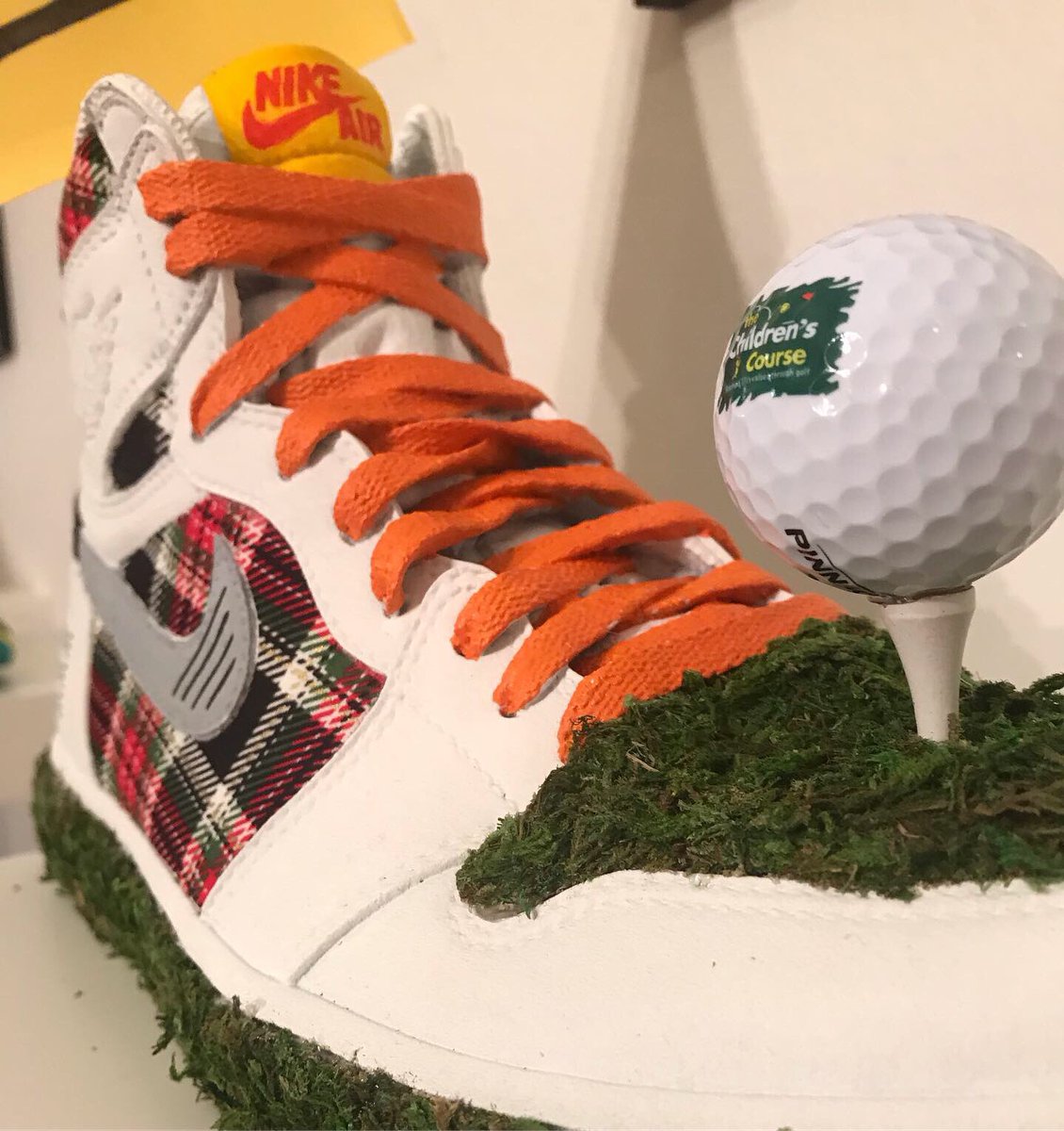HowLao's tweet photo. Fun night @ #Nike #CheckYourSwoosh
Seth’s MakeAWish AJ1 was the highest bid shoe of the night 🙌 https://t.co/qwuKFZpfkF