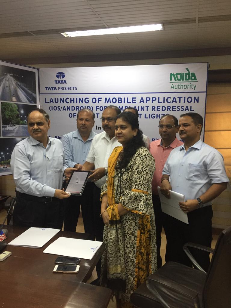 CeoNoida's tweet image. Mobile app ”Noida Smart LED Lights” launched for Noida street light grievance redressal