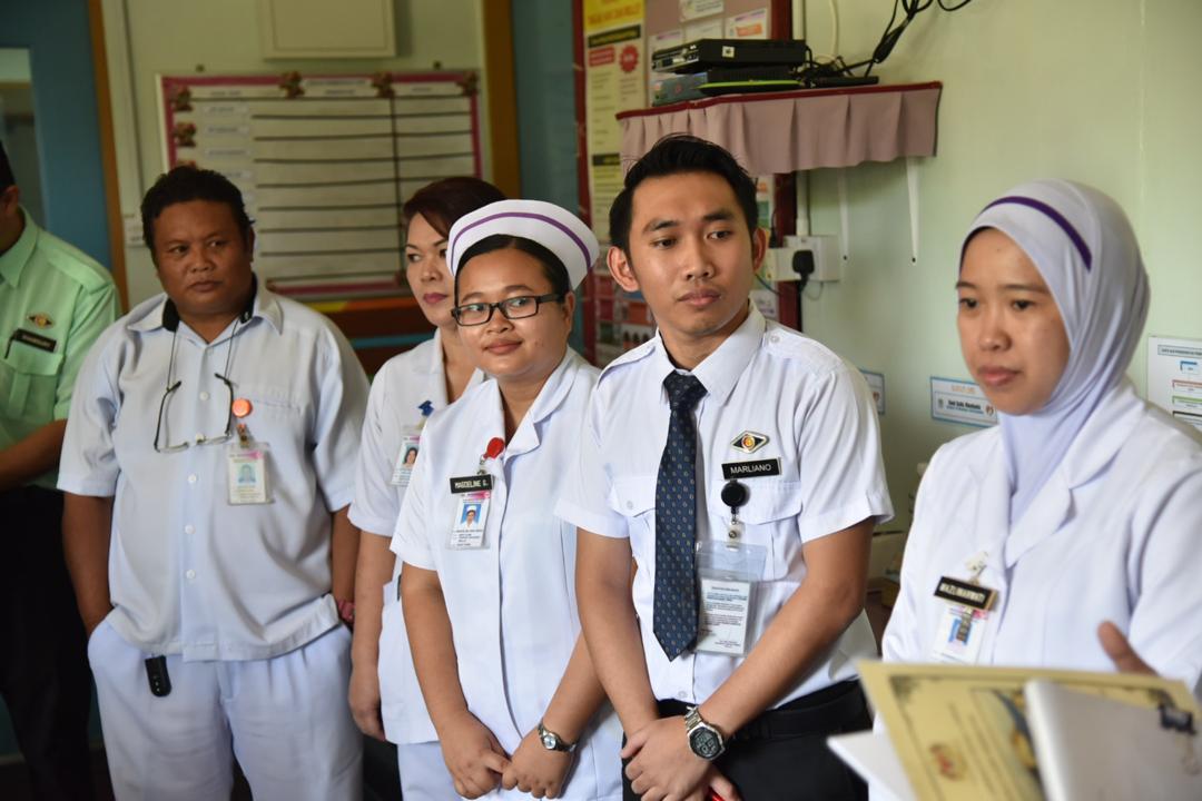 KKMPutrajaya's tweet photo. Lawatan kerja rasmi Menteri Kesihatan, Datuk Seri Dr Dzulkefly Ahmad @DrDzul ke Klinik Kesihatan Kuala Lawas, Sarawak, hari ini. https://t.co/v9j8dIFqDV