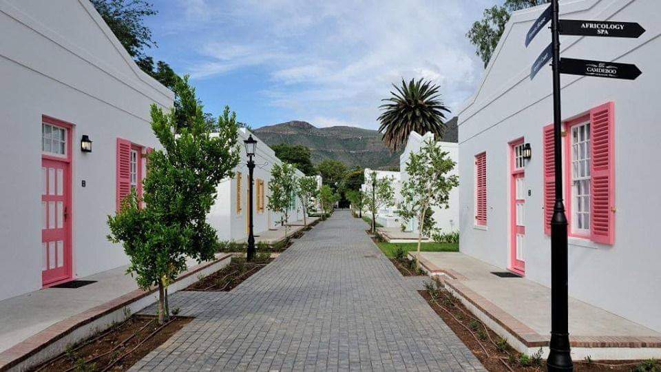 SouthernStaying's tweet photo. Beautiful Graaff-Reinet, the 4th oldest town in South Africa, is 233 years old this year 🇿🇦🇿🇦🇿🇦 https://t.co/2ihIN5cUG8