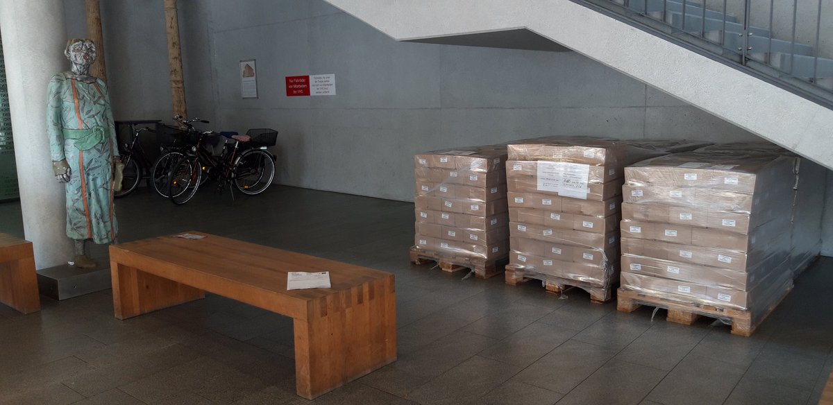 4,5 Tonnen druckfrisch.
Das neue Programmheft der  vhs rosenheim ist da