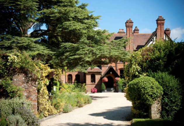 Escape to the beautiful #NewForest this #Summer, cocoon yourself in the most blissful of #SpaHotels &amp; prepare for flat out relaxation with @careysmanor Hotel's Summer Night Dining Break! 

ow.ly/c9PF50vjARE