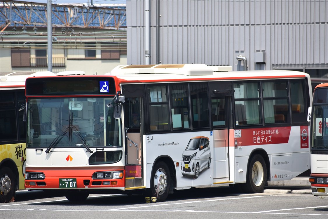 らっぴんぐ Twitter પર スズキ自販和歌山 ネッツトヨタ和歌山 和歌山日野自動車 ポルシェセンター堺 和歌山バス のカーディーラー ラッピングバス 色々 いずれも1面のみ