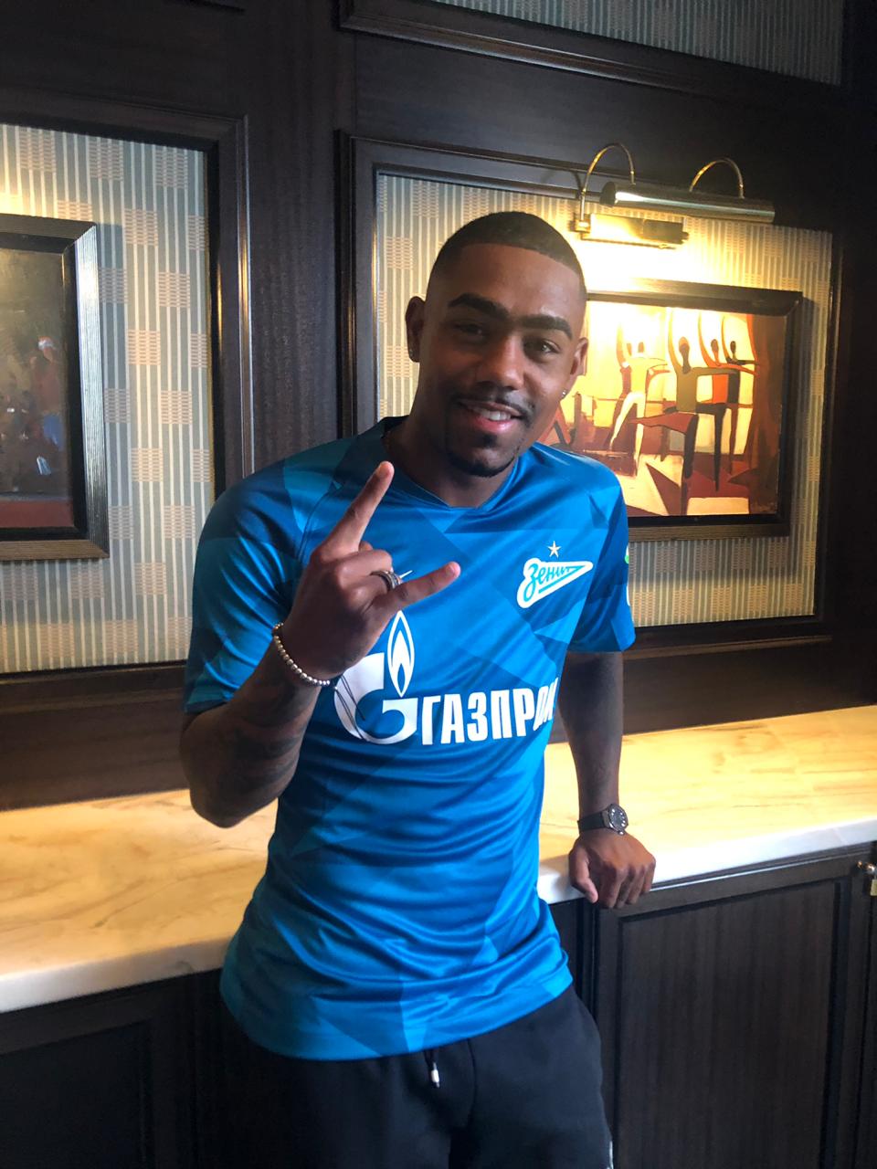 Douglas Santos diz ter sido sondado pelo Barcelona e mantém futuro no Zenit  em aberto - Bastidores do Esporte