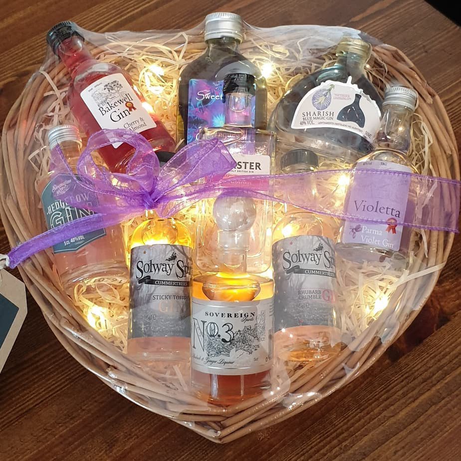 Customers always have the best ideas. One of ours decided to put a light in her #gin hamper. Looked lovely, it did.