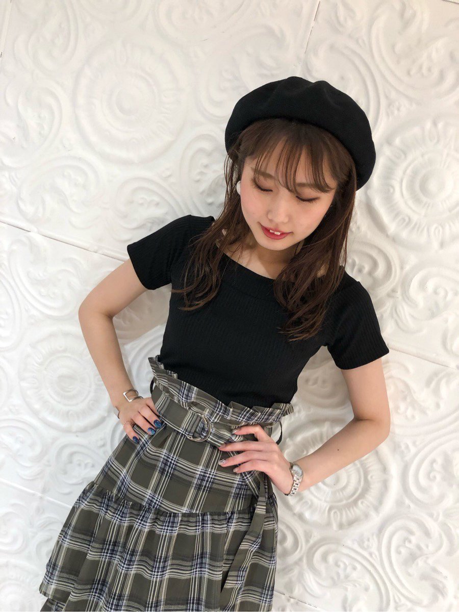 Cecil Mcbee Pa Twitter 大人気のドッキングワンピ最新作 エアリー感ある素材の切り替えチェックが可愛い ティアードにすることで ボリューミーな仕上がりになり 1枚でこなれ感あるコーデが完成 T Co Mznqphhx2i セシルマクビー Cecilmcbee