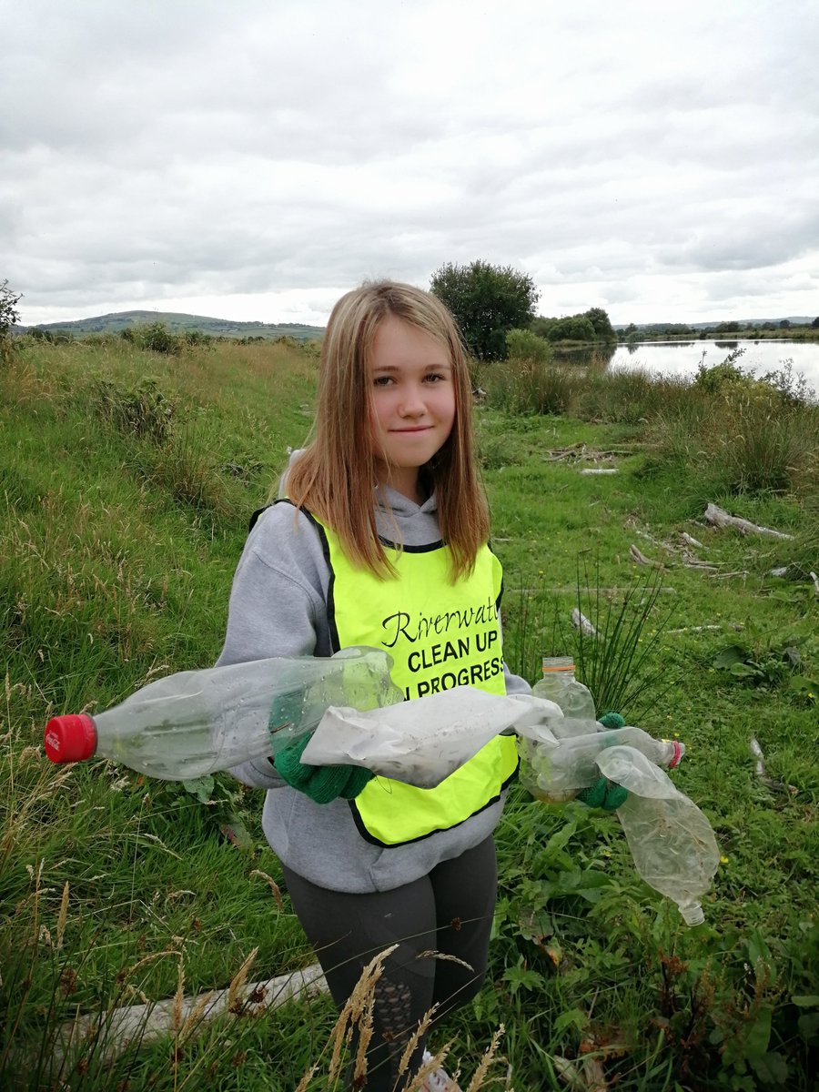 loughsagency's tweet photo. After canoeing from Lifford, the #FoyleAmbassadors collected 13 bags of rubbish at Strabane Canal earlier this week. #conservemore #trashtag #johnmuiraward #liveherelovehere https://t.co/fLwSBN9iQI