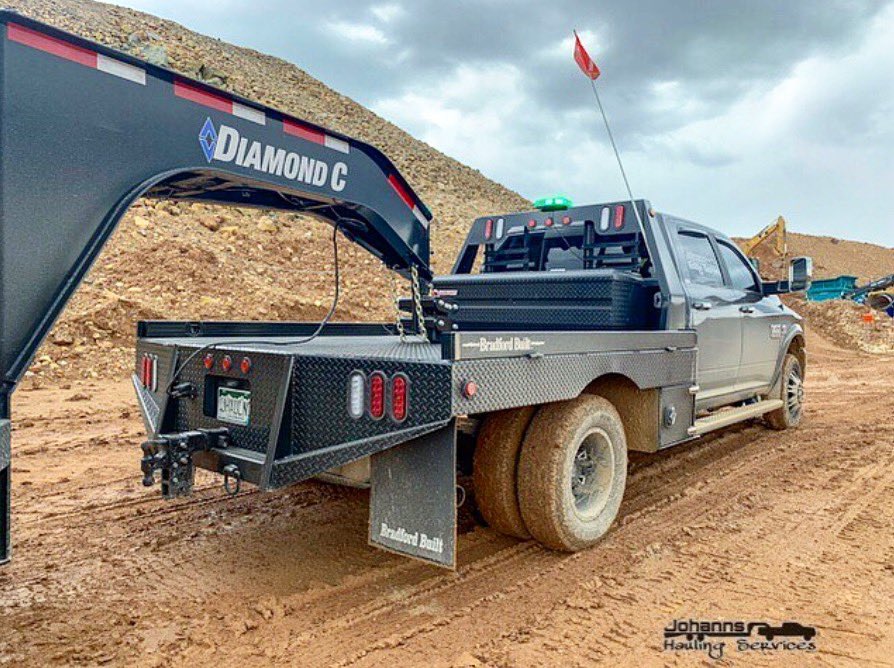 DCtrailers's tweet photo. Down & dirty on #FleetneckFriday with Johann’s Hauling 🙌#WorkHardPlayHarder with a #Fleetneck #EngineeredBeam behind you! Our engineered neck reduces stress and maximizes strength! 💪Head over to https://t.co/3aD5eeZoso to build your own! #ThatNeckTho #LessStress #AvoidTheStress https://t.co/nfCdEuixgN