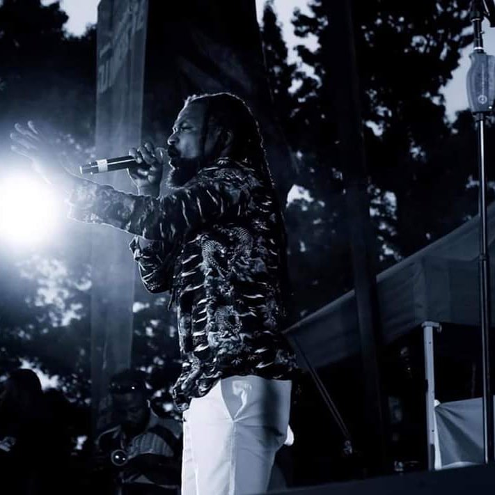 Unruly_S_Samini's tweet photo. There was no one near to confuse him, so he was forced to become original. @samini_dagaati @SummerStage
#Stagegod
#HGF https://t.co/OmLUQERORE