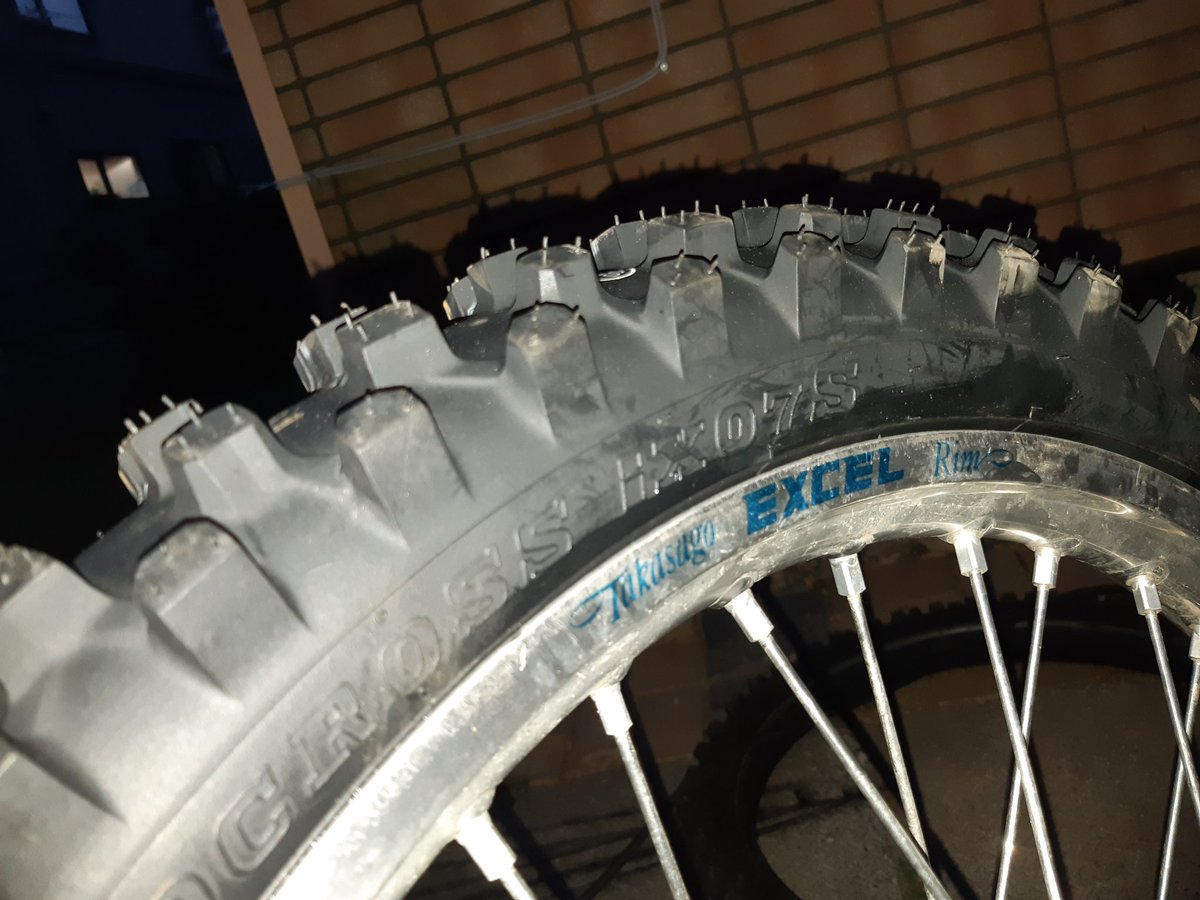ryuhworld's tweet photo. 予定が狂ったので(T＿T)
仕事後にボチボチ準備してます( v^-゜)♪

#iRC
#iX07s
#タイヤ
#オフロード
#hidakarocks
#enduro https://t.co/63PVcLo0Ua