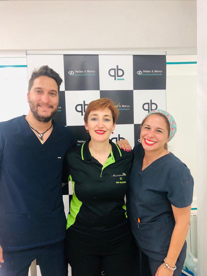 PelaezyBlanco's tweet photo. Un placer cuidar de sonrisas como la de nuestra paciente Raquel del Mediterránea Tapería 
Si eres celíac@ vas a disfrutar de una excelente comida 👌 y no lo decimos nosotros... sino sus premios a la mejor tapa! Estás guapísima Raquel a lucir sonrisas 😍 https://t.co/EA5bvkW2P4